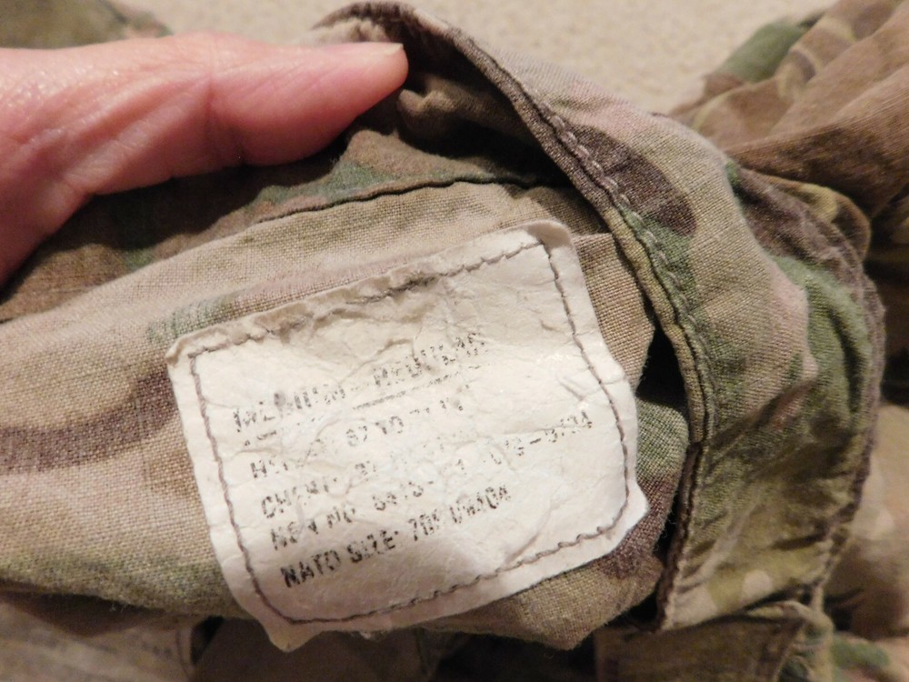 US ARMY MULTICAM FLAME RESISTANT TOP COAT SIZE MEDIUM - REG