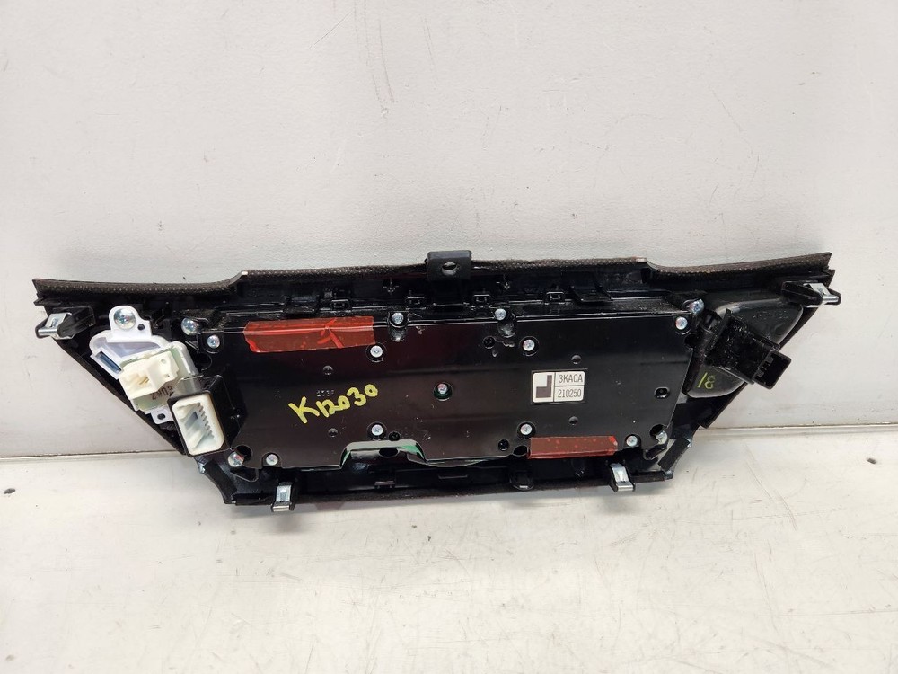 2013-16 Nissan Pathfinder Dash Screen Controls W/O Navigation