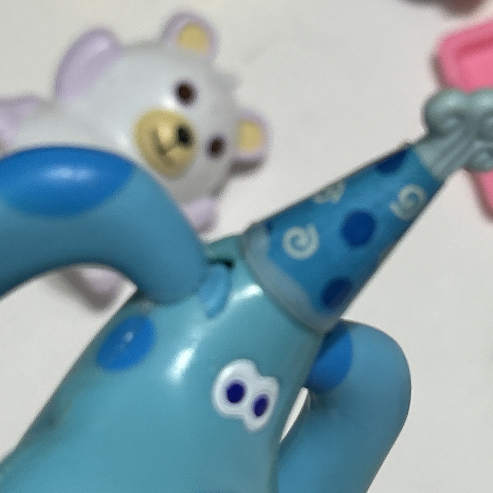 25pc VTG 90s Toy Junk Drawer Lot Elmo Ernie Farmer Hamster Raisin Happy Meal Toy