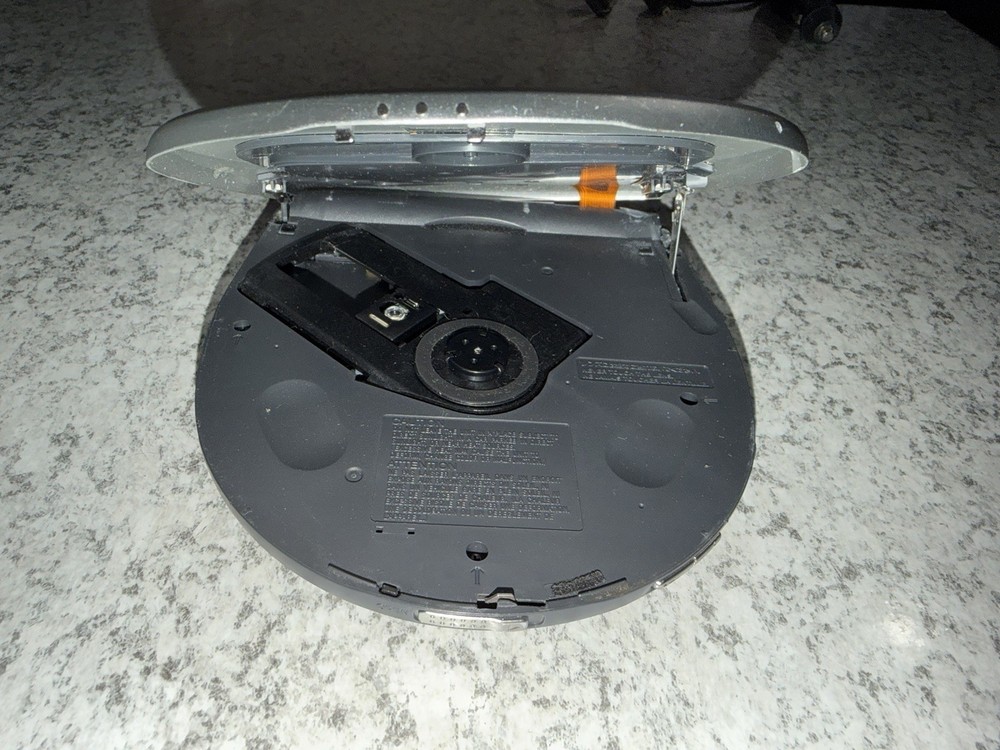 Sony CD Walkman Bundle D-EJ815 Tested Working Damaged READ DESC. DCC-E345 RM-CD6