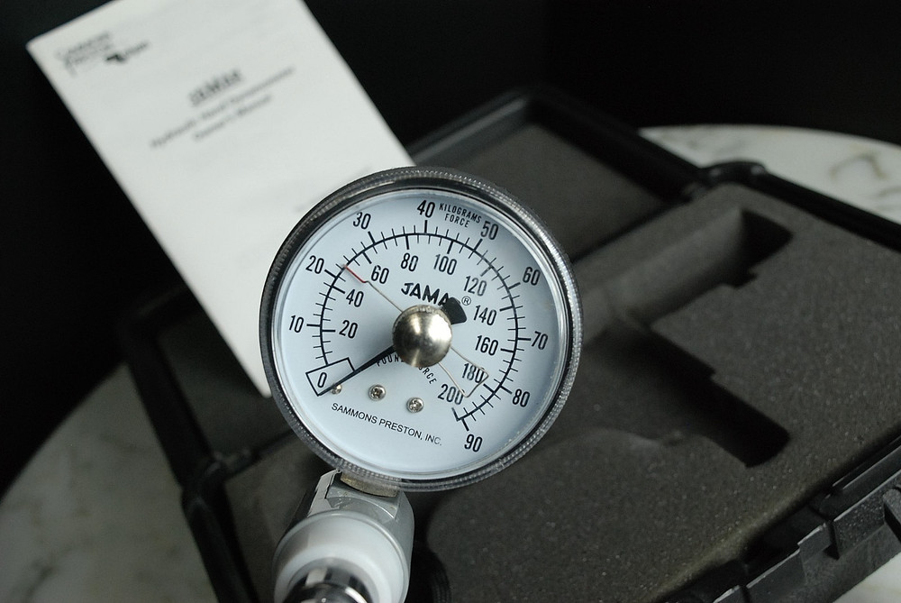 Jamar Hydraulic Hand Dynamometer, Lightweight Max Force Indicator to Measure Gri