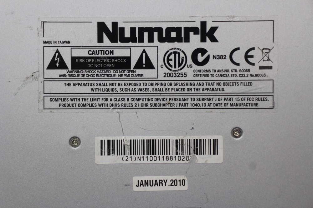 Numark V7 High-resolution Motorized Turntable Software Controller -Black