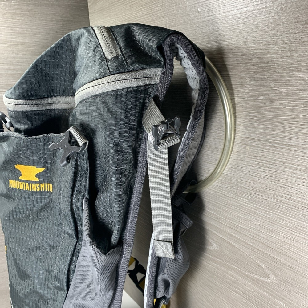 Mountainsmith Clear Creek 10L Hydration Backpack 1 lb 6 oz - Gray