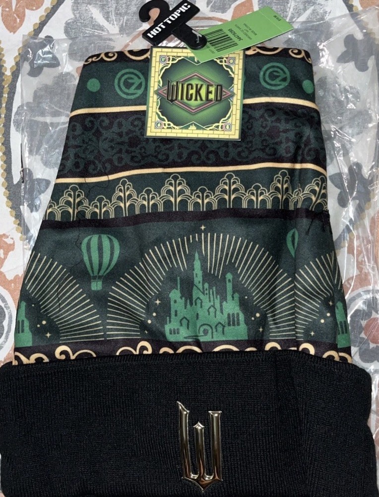 BIOWORLD UNIVERSAL WICKED OZ SANTA HAT, NWT