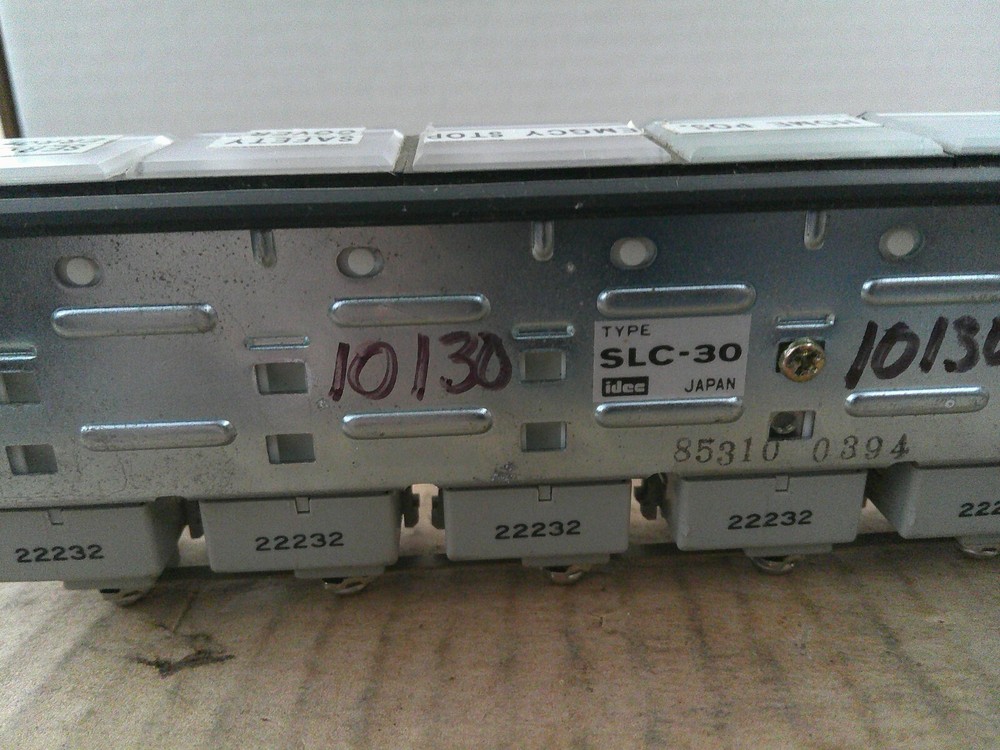 IDEC SLC-30 LIGHT PANEL 24VDC 6 SPACES