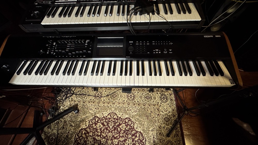 Korg KRONOS 2 88 key Keyboard Workstation Synthesizer