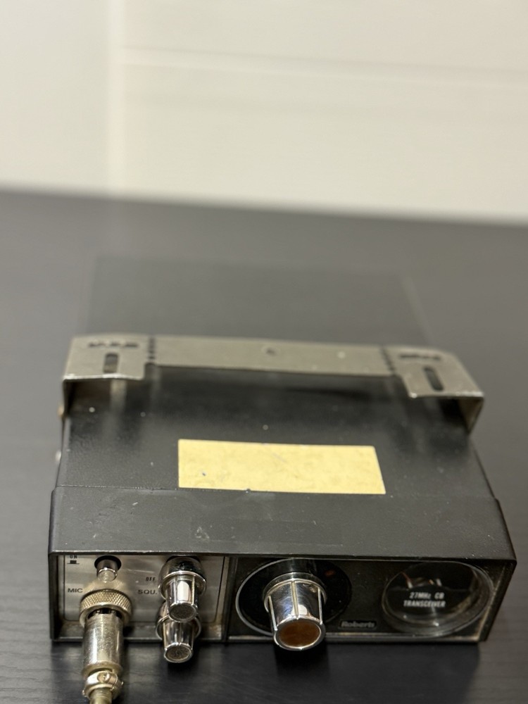 Roberts Electronics CB Radio Model RCB-10 CB