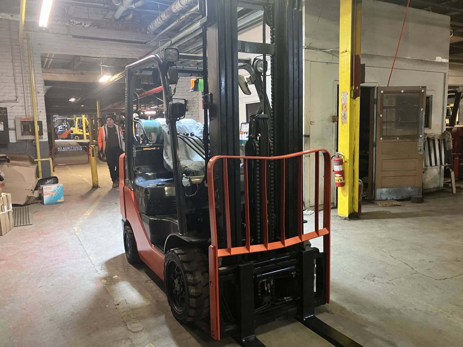 2020 Toyota 6000 LB Forklift With Side Shift and Triple mast