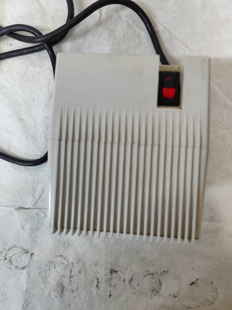 TRIPP LITE LS604 Voltage Regulator and Conditioner