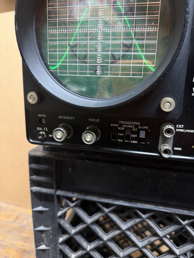 Vintage B&K Precision 1460 Solid State Triggered Sweep Oscilloscope