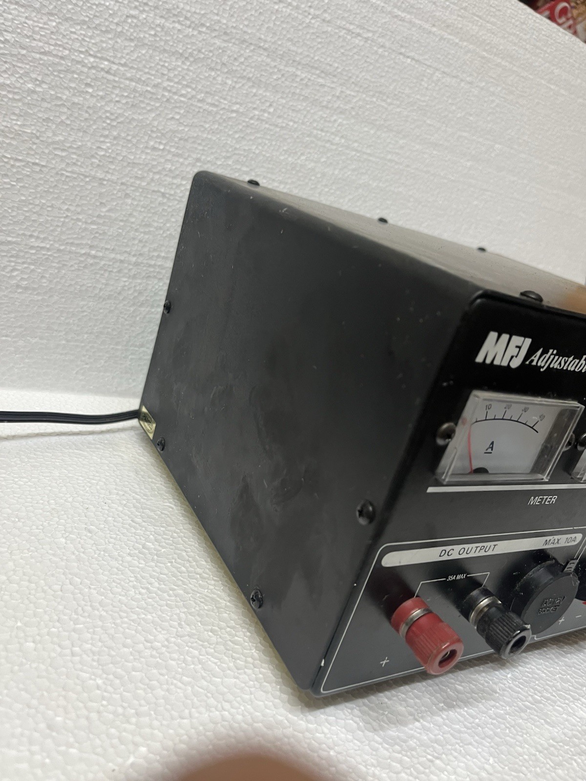 MFJ Enterprises MFJ-4035MV Adjustable Ham Radio Power Supply 0-15 V 30 Amp Works