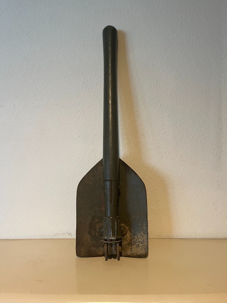 ORIGINAL WWII US ARMY 1943 COMBAT FIELD FOLDING SHOVEL