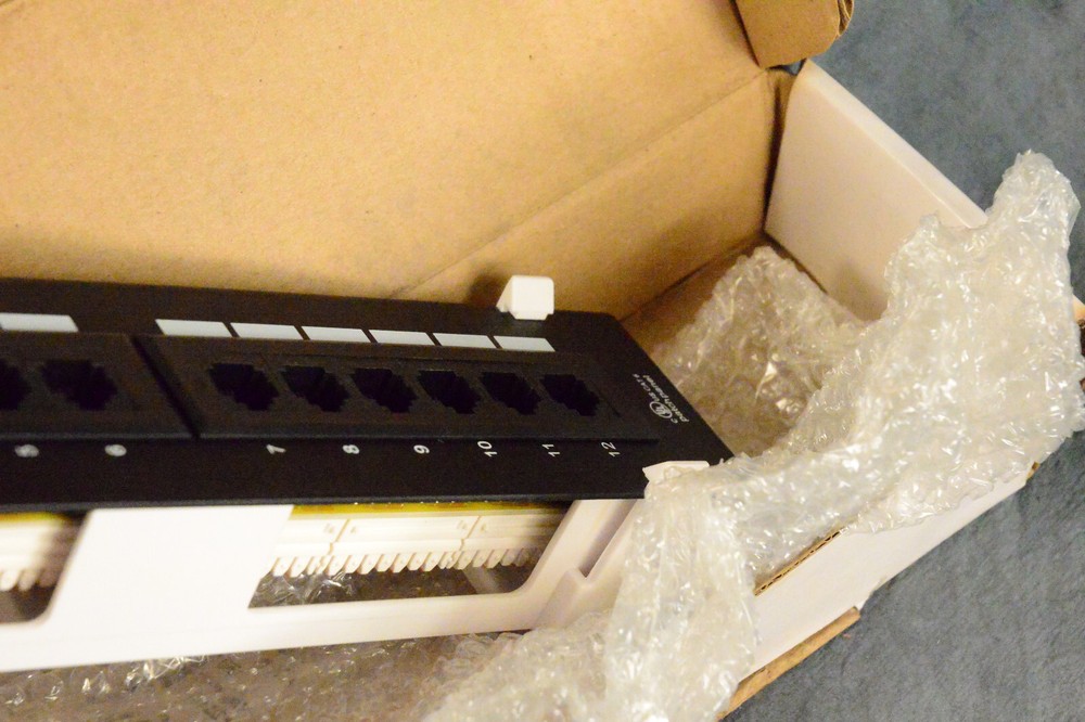 Monoprice Mini Patch Panel 12-Port Cat6 10 Inch Vertical