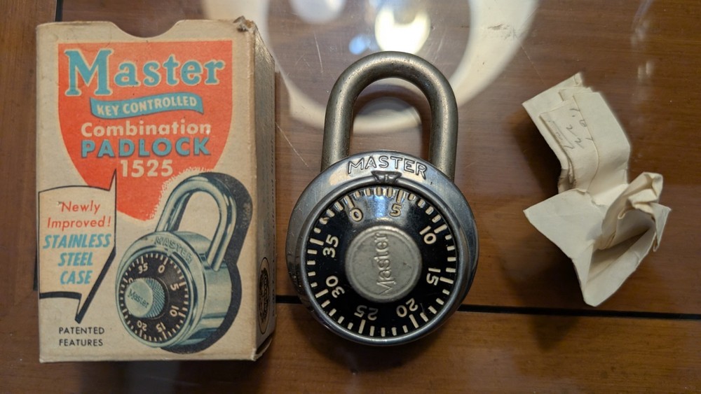 Vintage MASTER LOCK Combination Padlock 1525 with Box