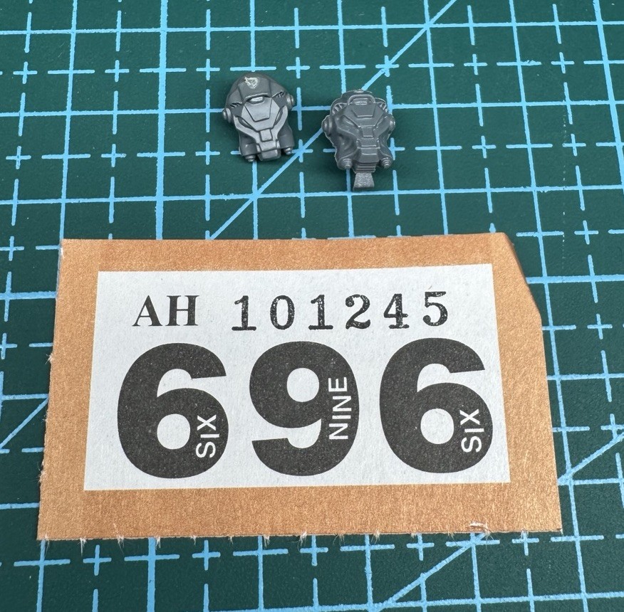 2 Space Marine Terminator Head Helmet 40k Bits Heresy Old Kit OOP