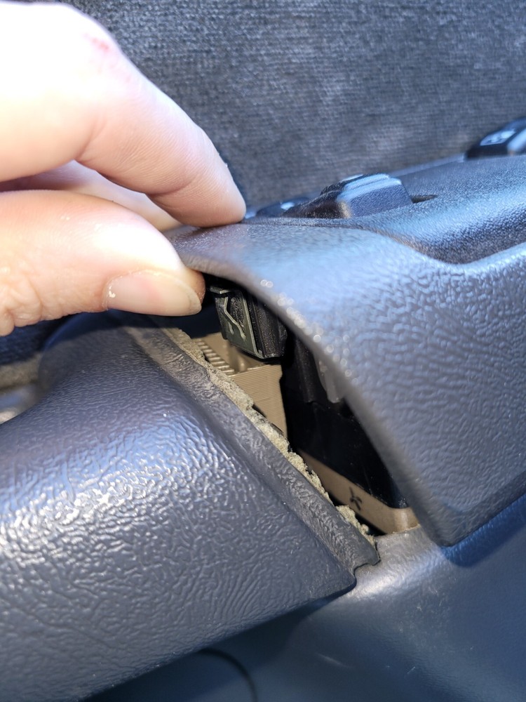 Arm Rest/Switch Panel Clip Repair Passenger front side