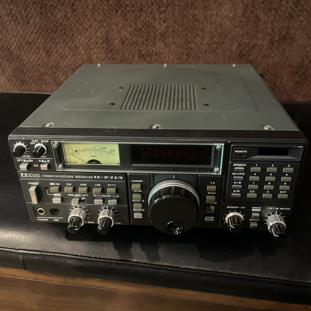 Icom IC-R71A Ham Radio Communications Receiver. (NOT TESTED)