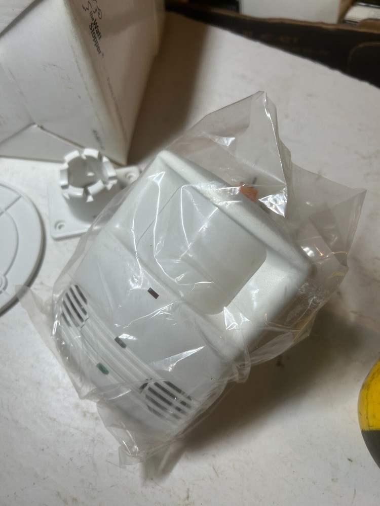 Wattstopper DT-200 24 VDC 43 mA 2000 Sf Dual Technology Ceiling/Wall Sensor
