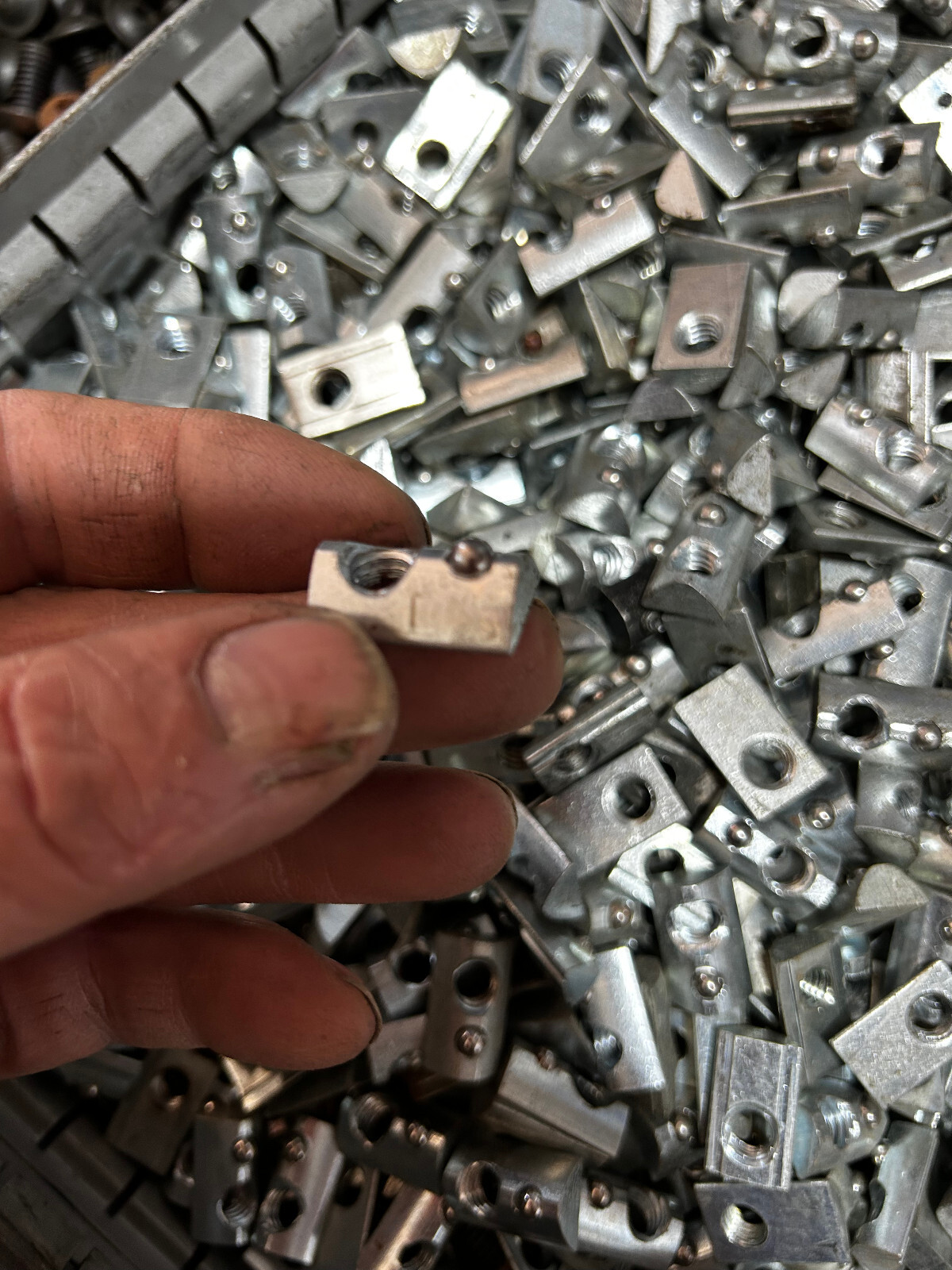 Lot of 250 80/20 8020 3917 5/16-18 Roll-In T-Nut ball spring for 15 Series 13040