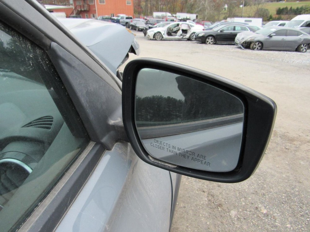 KICKS 2021 Glove Box 1009785