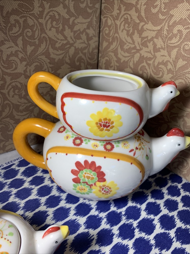 Bisquit Stackable Tea pot chickens Cute!
