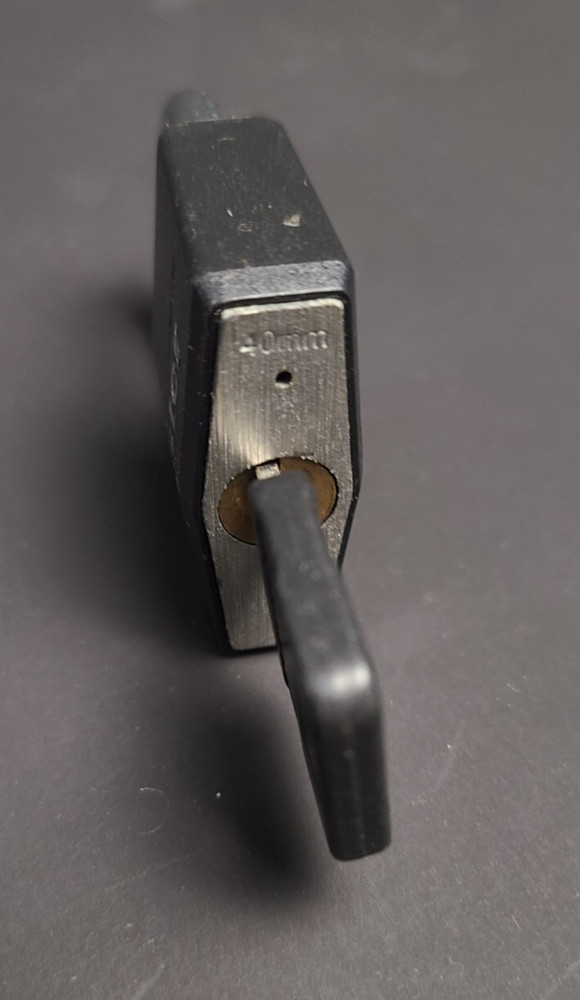 Master Lock - 40mm Keyed Padlock - Black - 1 Key