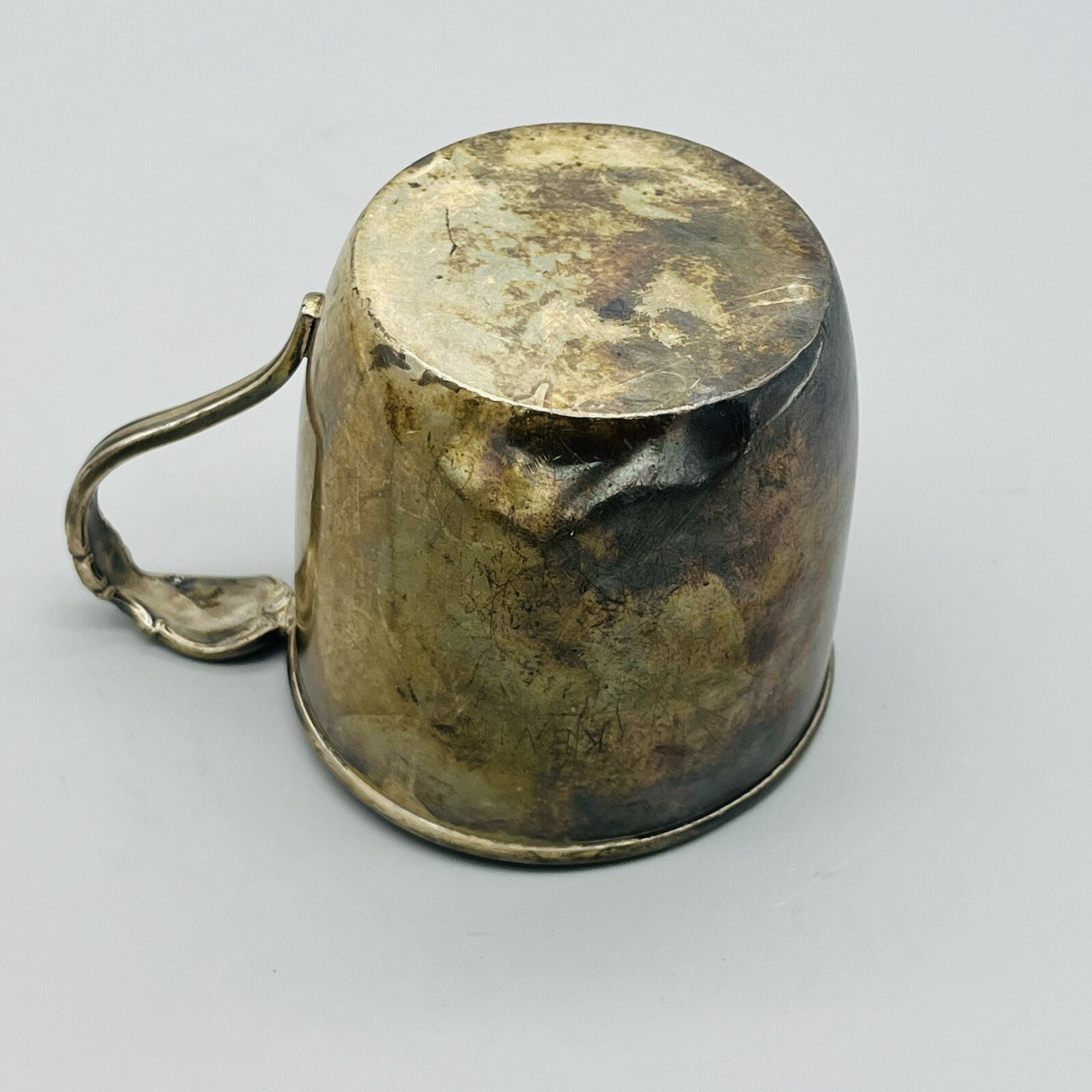 VTG Baby Cup "KEVIN" International Silver-Reflection Pattern Tarnish Patina