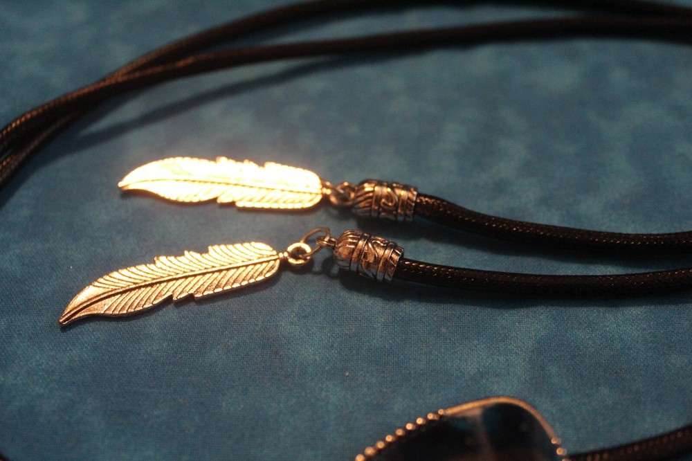 Blue/White Triangle Bolo Tie W/Silver Feather Tips