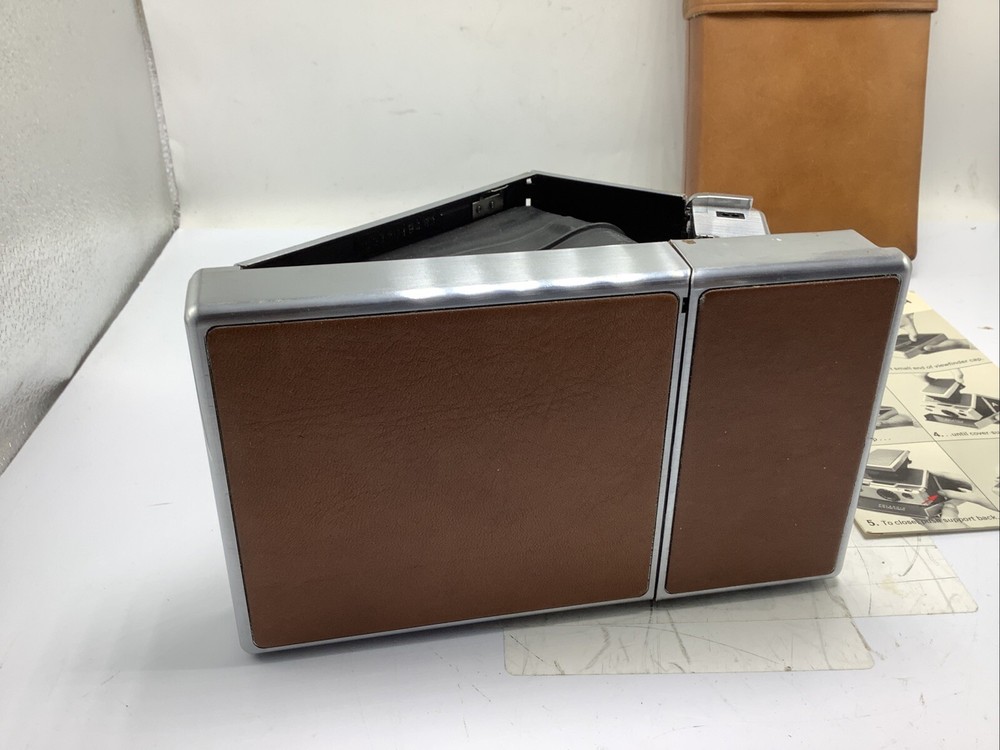 Polaroid SX-70 Land Camera’ untested as is see pics Leather case