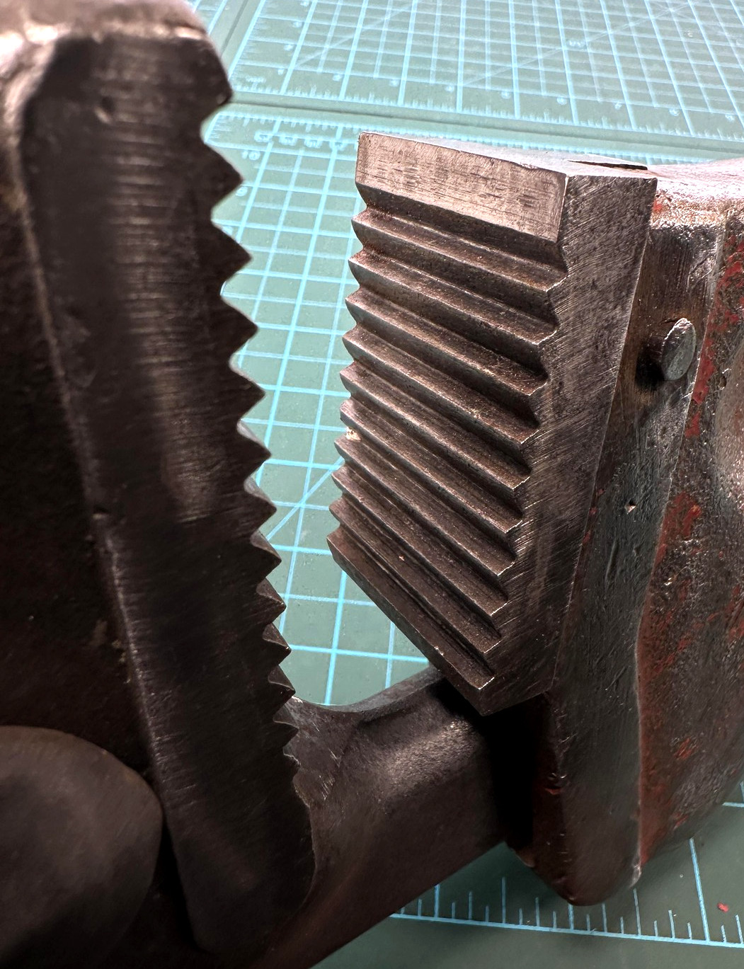 RIDGID 36 In Heavy Duty Pipe Wrench Adjustable Cast Iron Silver Made In USA