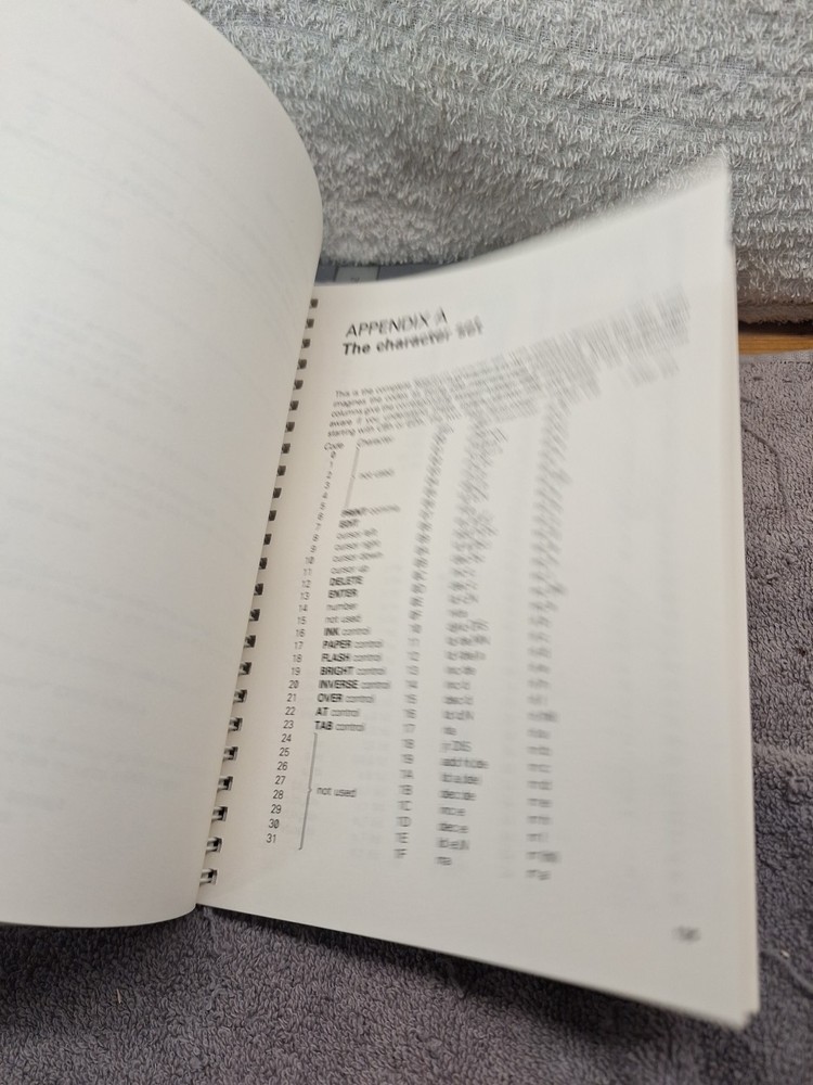 Sinclair ZX Spectrum Basic Programming Manual 1982 Third Edition Wicks