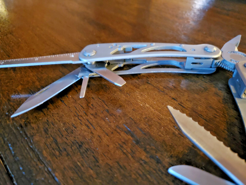 Duluth Trading Co 2CR Stainless Multi Tool Folding with case
