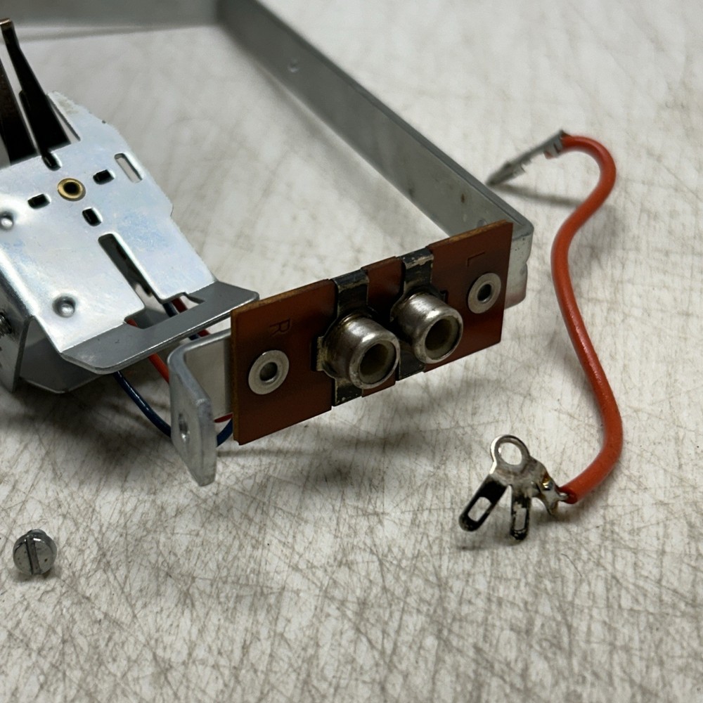 Dual 1015 RCA Output Jacks Muting Switch