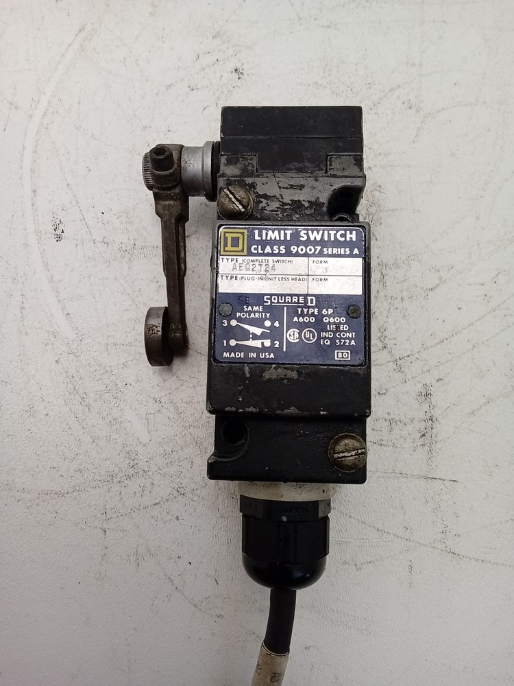 Square D AEQ2724 Limit Switch Class 9007 Ser A