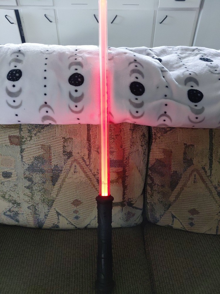 LIGHTSABER BLACK HANDLE WITH 3 DIFFERENT COLORS WORKS AS SHOWN 2016