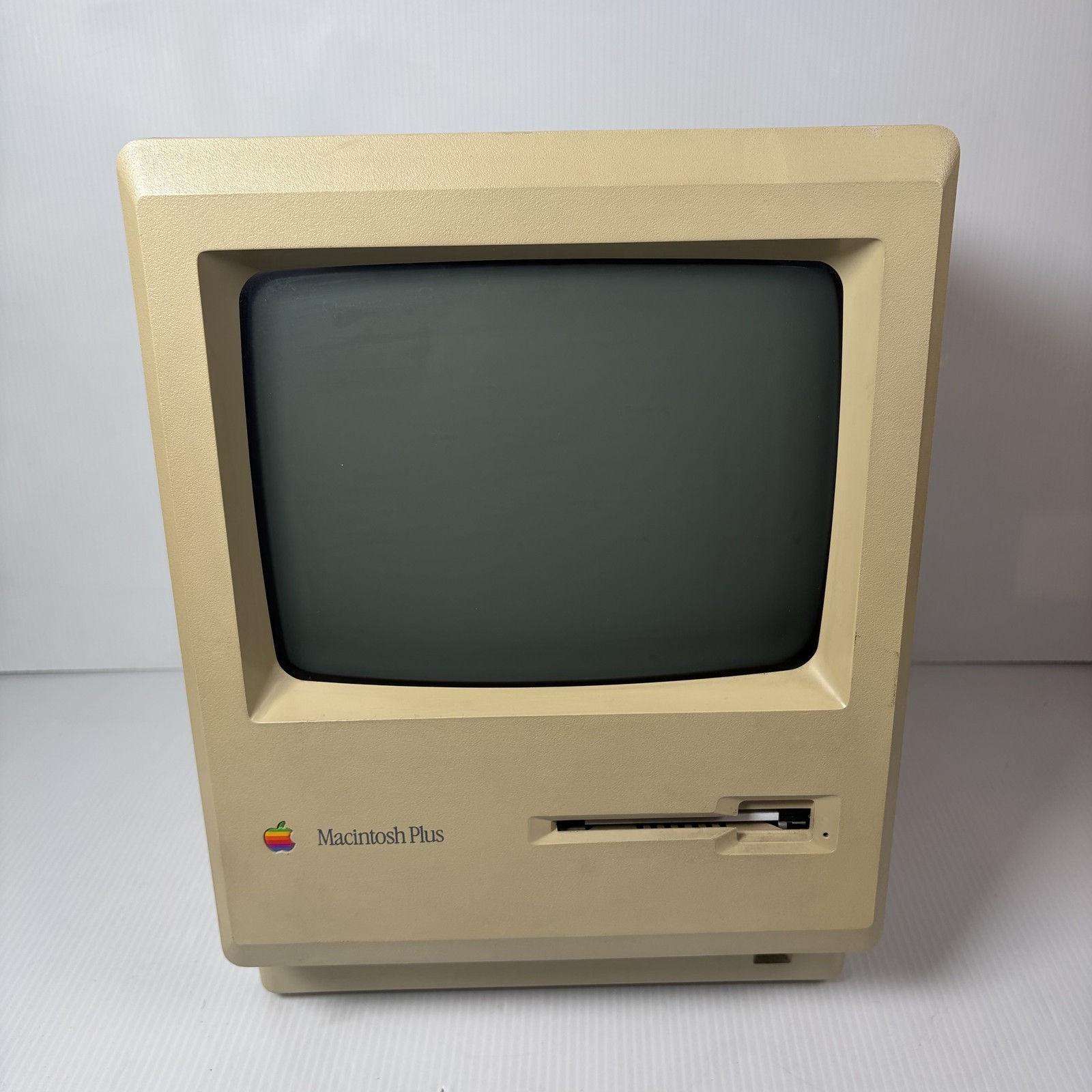 Vintage Apple Macintosh Plus 1MB M0001A Computer System 3.0 Working Beige
