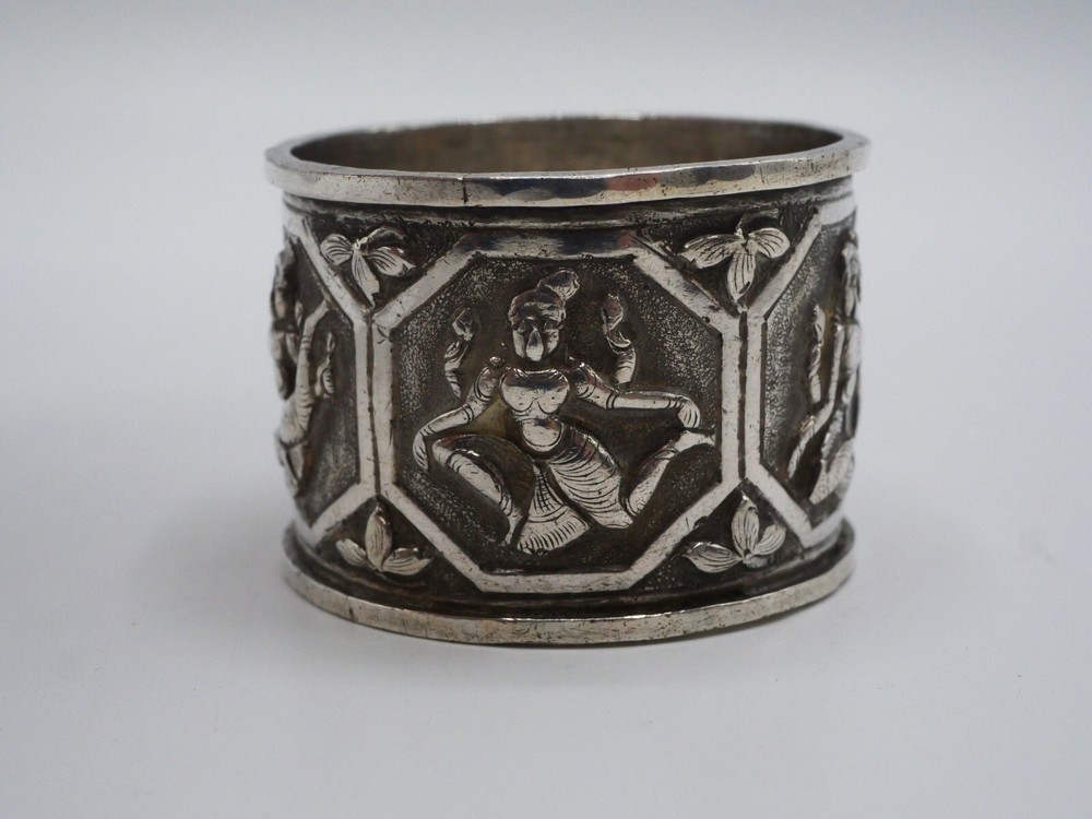 RARE 43 GRS SOLID SILVER INDIA ORIGIN TOWEL ROUND