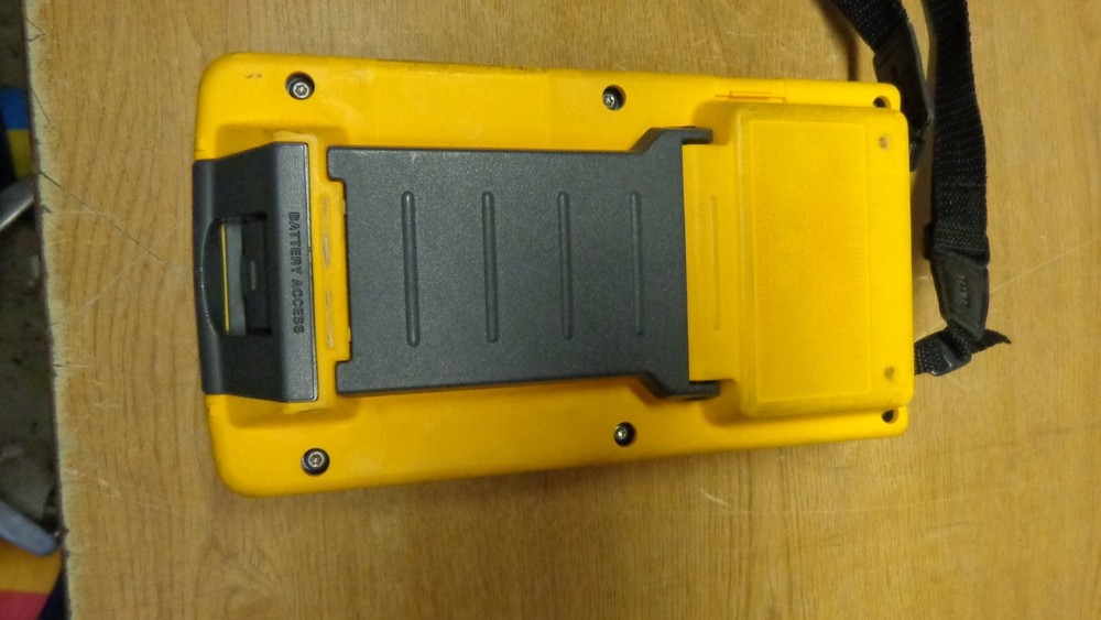FLUKE DSP-4100 CABLE ANALYZER (Need AC Adapter)