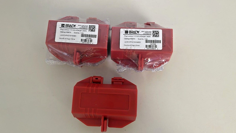 3PCS Brady 65674 110 Volt Brady Plug Device