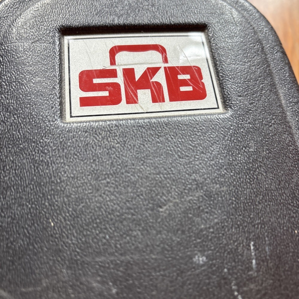 SKB Molded Hardshell Violin Case Plush Interior
