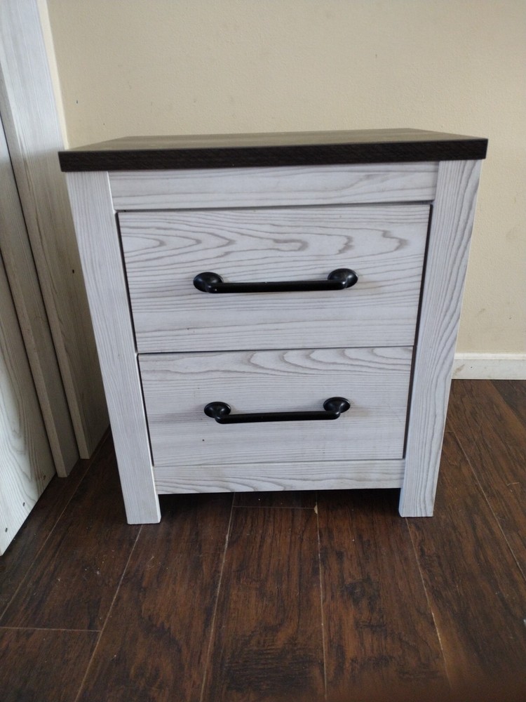 Queen bedroom set With Platform