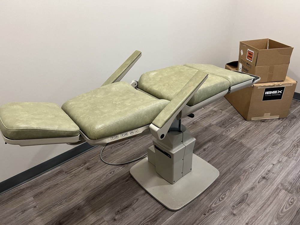 Midmark 491 Exam/procedure Chair