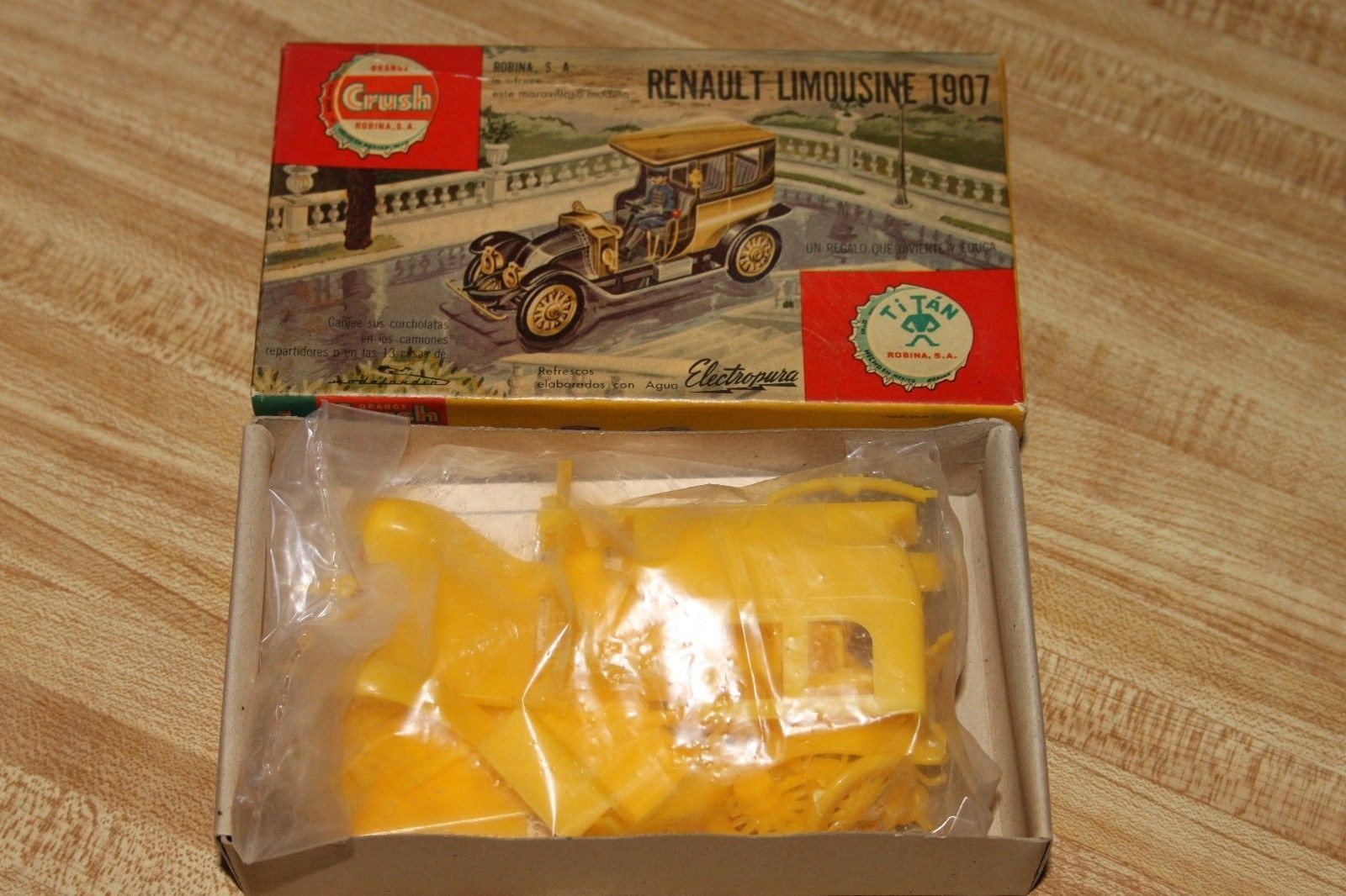 Duryea 1893 Vintage Mexico Revell Orange Crush Titan plastic Model kit