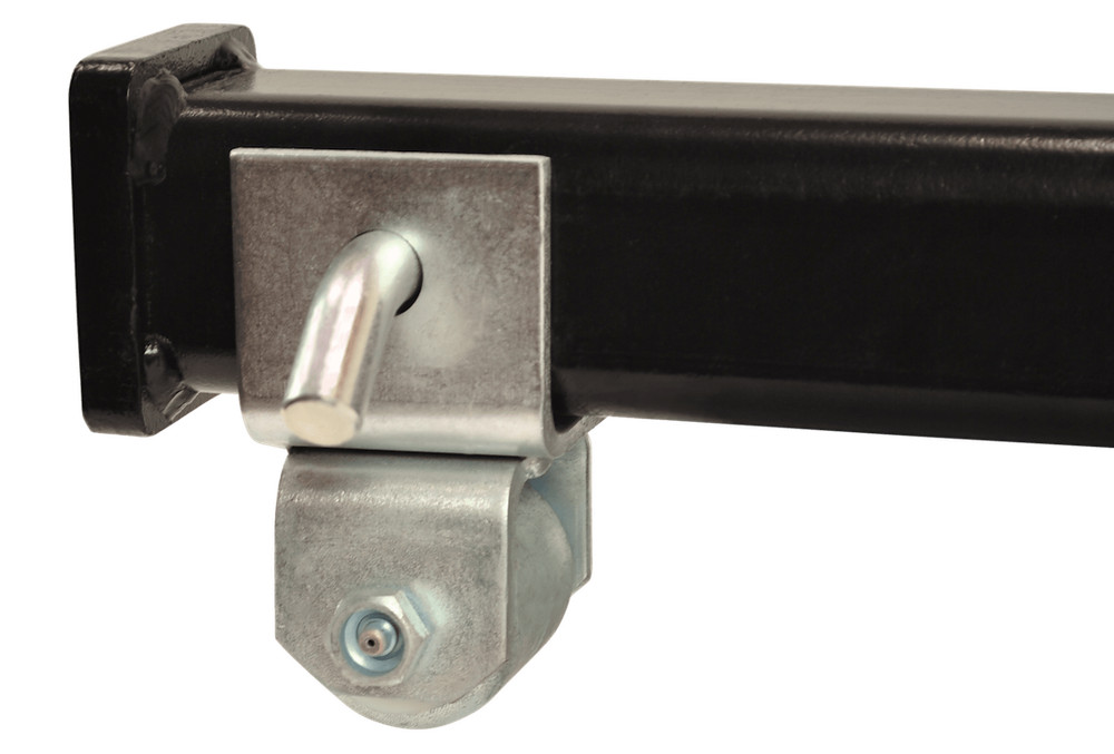 ULTRA FAB HITCH PROTECTOR- 48-979020
