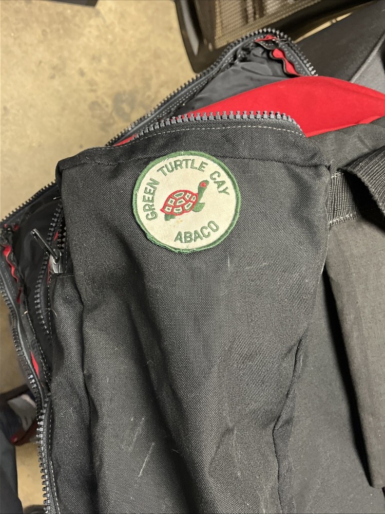 Oceanic Datamax Pro Air Scuba Dive Computer Console With Dive Bag & Regulators