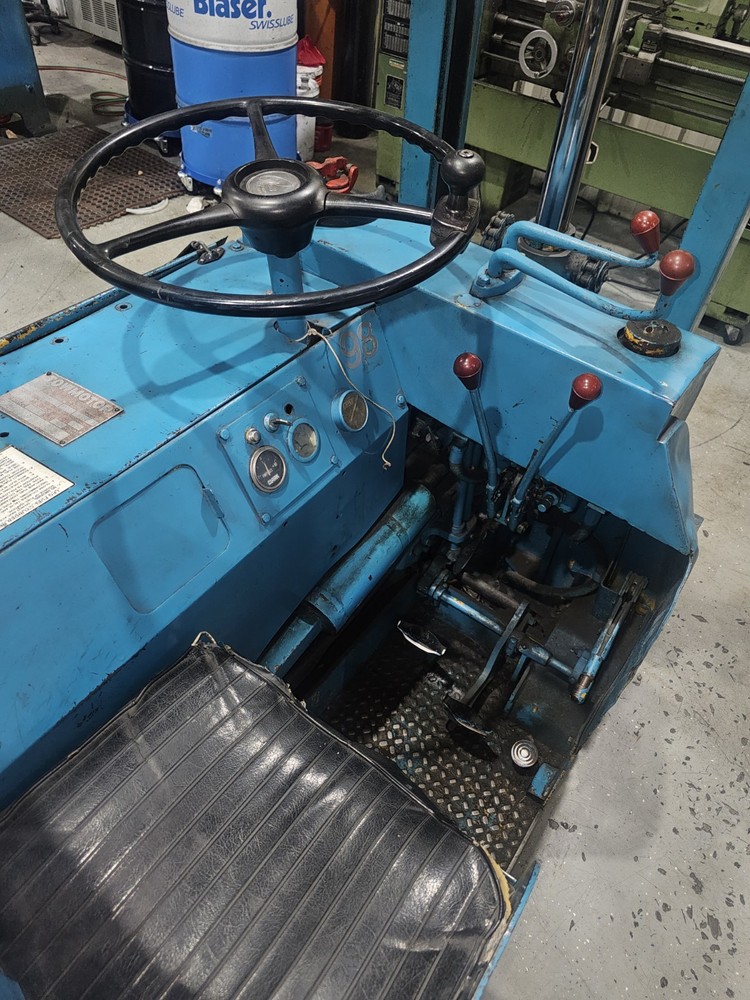 TowMotor Forklift 350