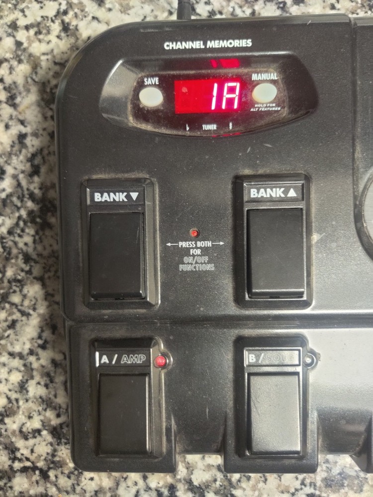 Line 6 Floor POD Plus Guitar Multi Effects Processor Pedal Board