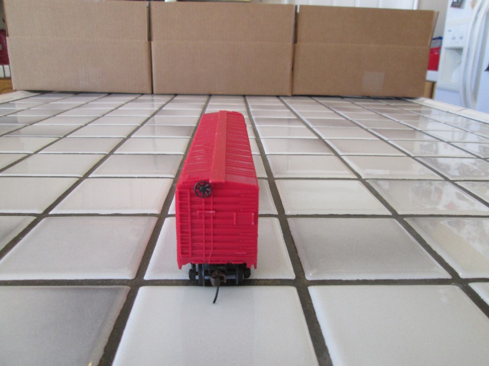 bachmann TRIANGLE PACIFIC 50 foot box HO scale