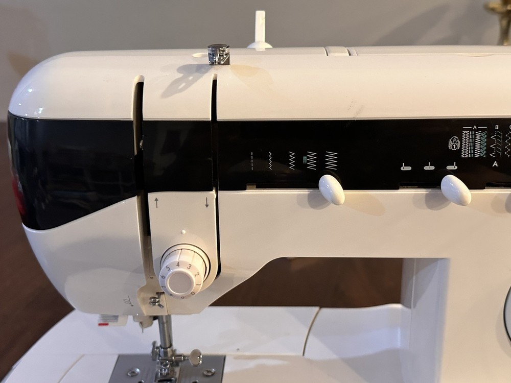 Singer 2732 Home Sewing Sewing Machine , working condition
