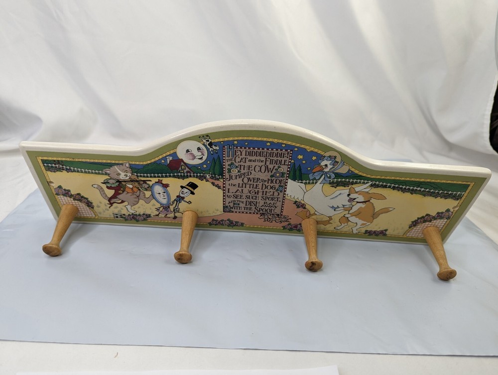 Hey Diddle Diddle Ceramic Coat Hanger Rack 16.75 Inch